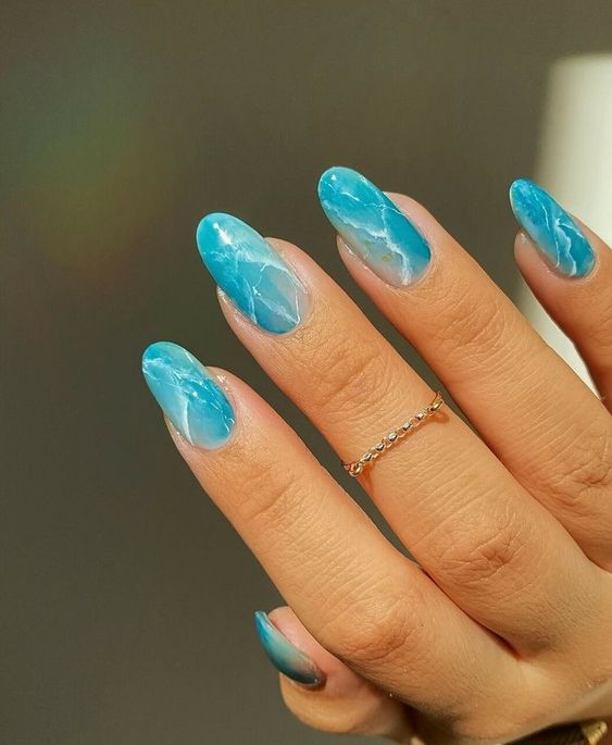 Unhas marmorizadas em gel: dicas e truques para um resultado profissional