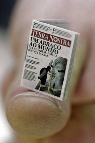 pessoa com unha minúscula