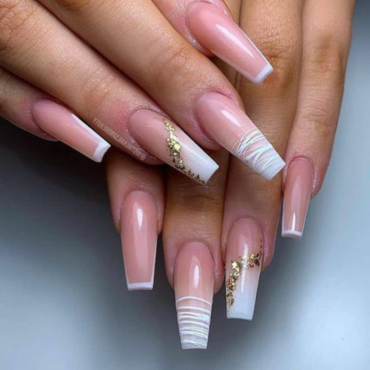 ideias de unhas brancas decoradas para festas
