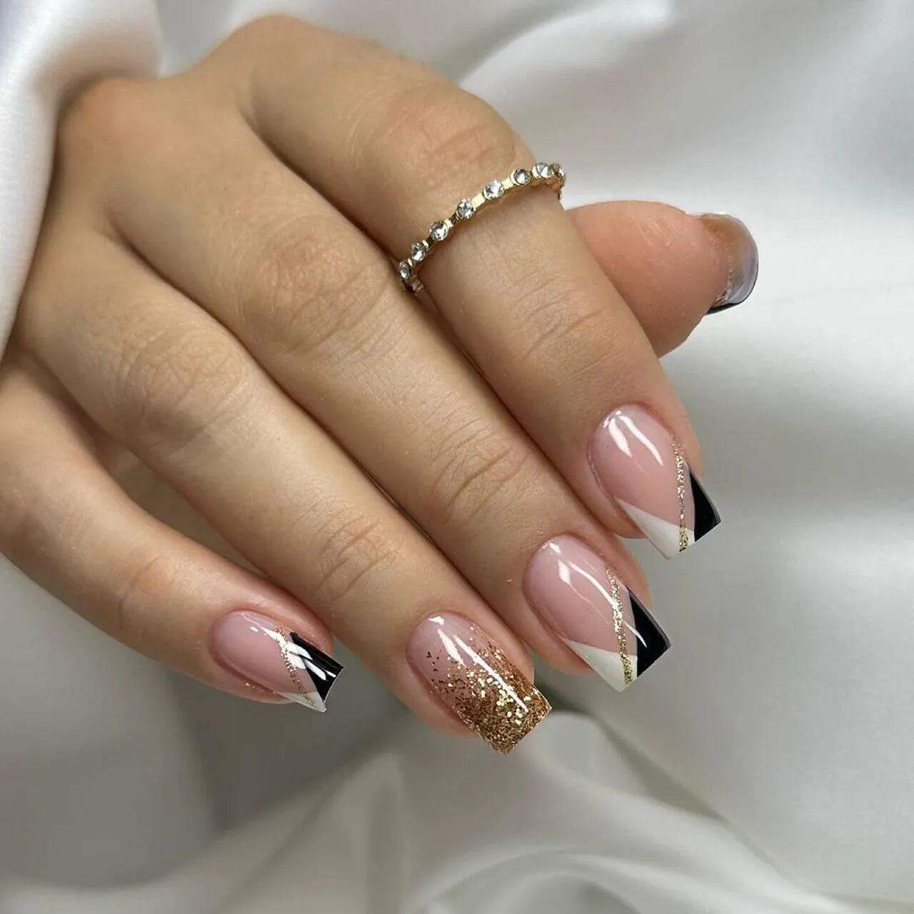 Unhas de Fibra de Vidro vs. Unhas de Gel: Qual a Melhor Opção para Você?