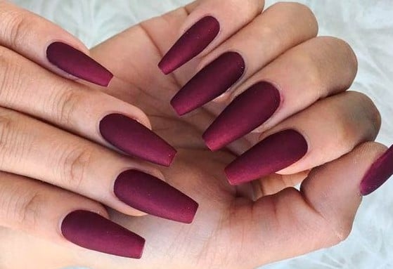 Unhas de Fibra de Vidro vs. Unhas de Gel: Qual a Melhor Opção para Você?