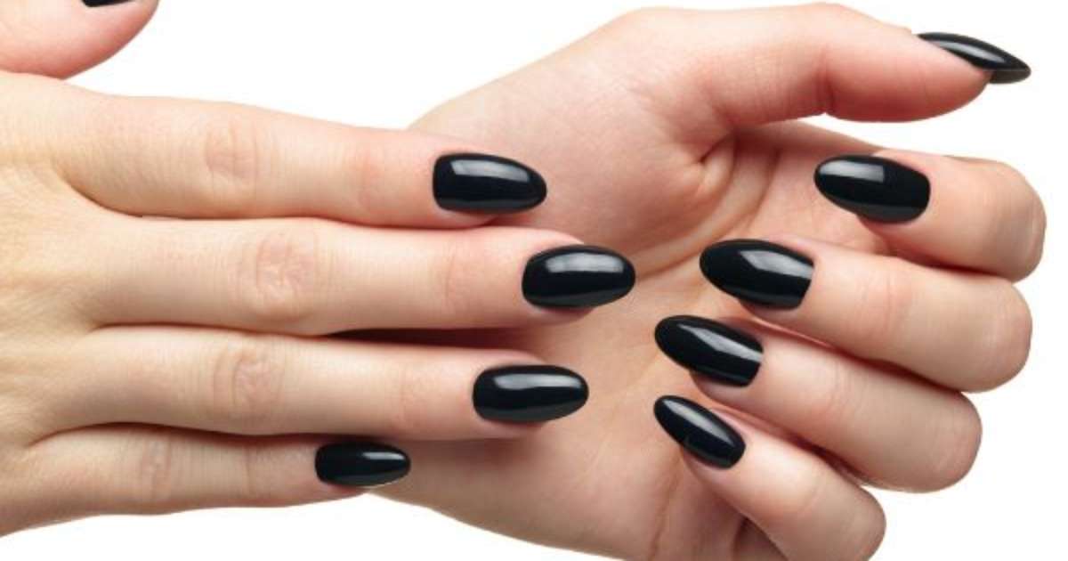 modelo de unha em gel preta