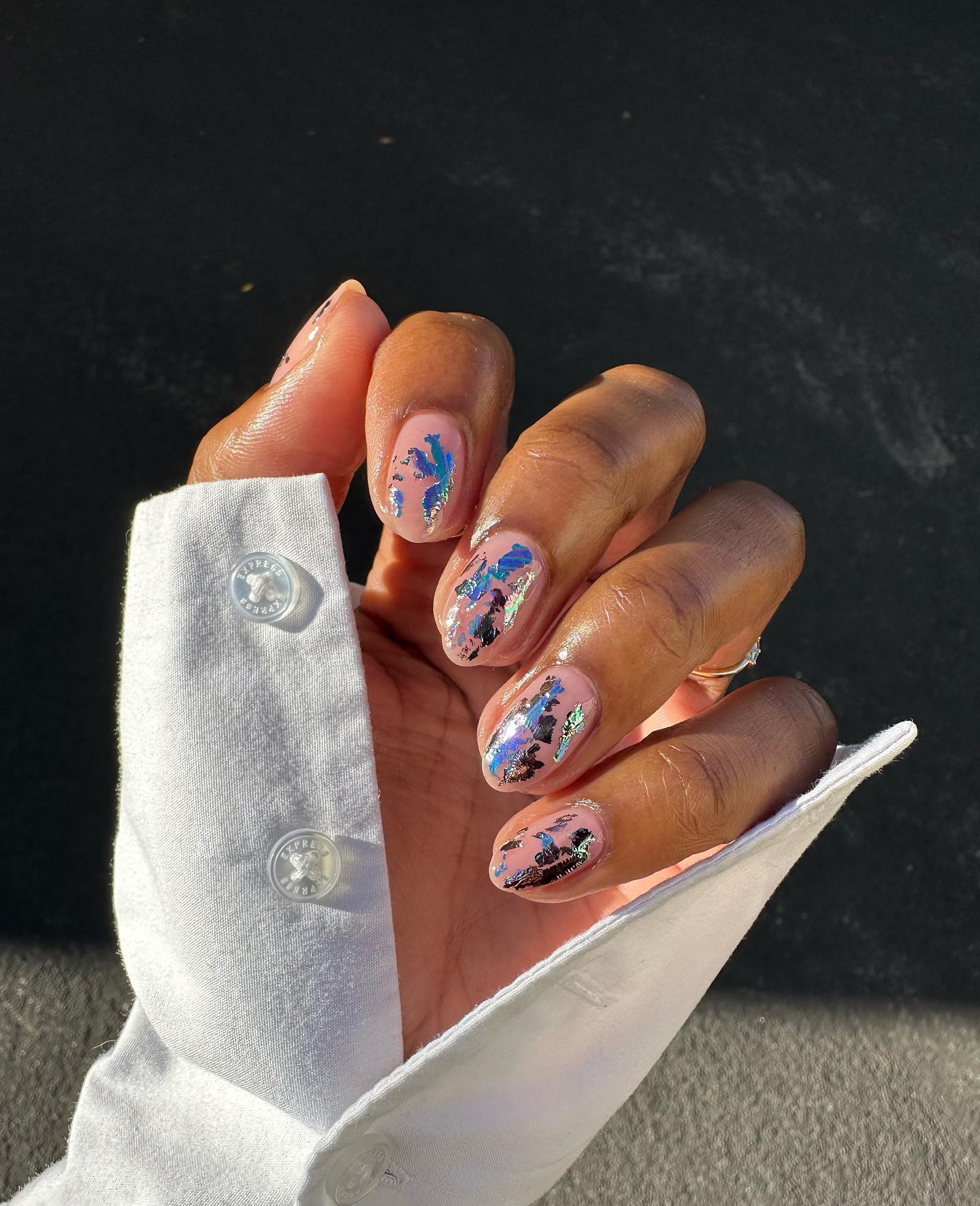 unha encapsulada com glitter