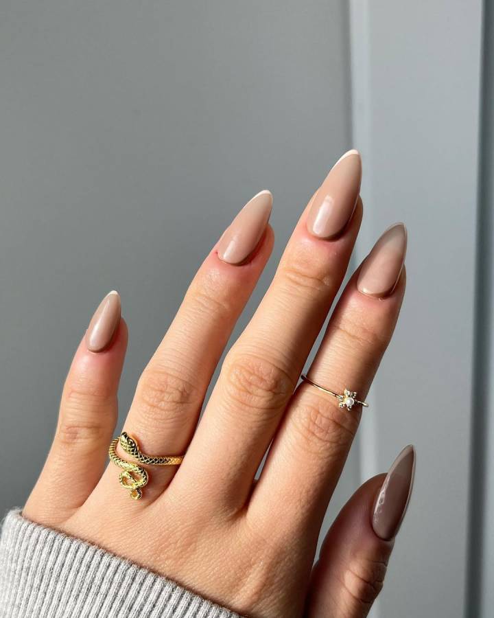 20 ideias de unhas nude elegantes para festas