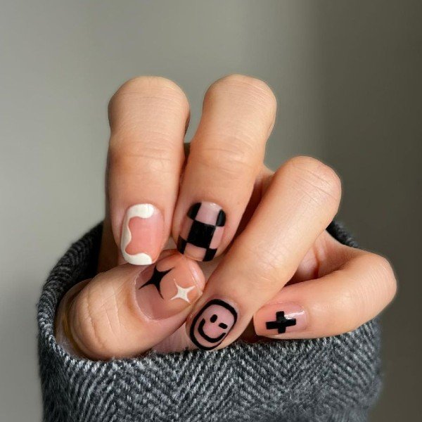 nail art minimalista para unhas pequenas