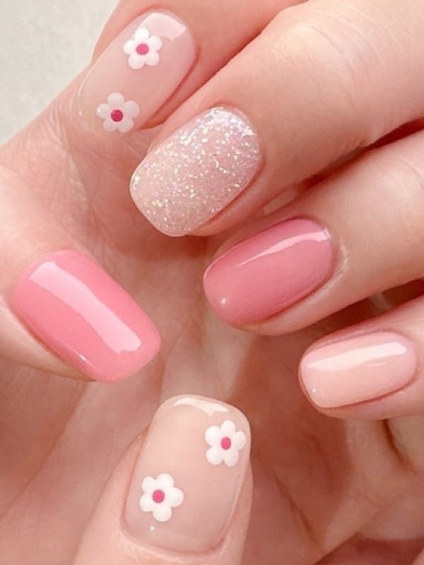 unhas com esmalte bordô
