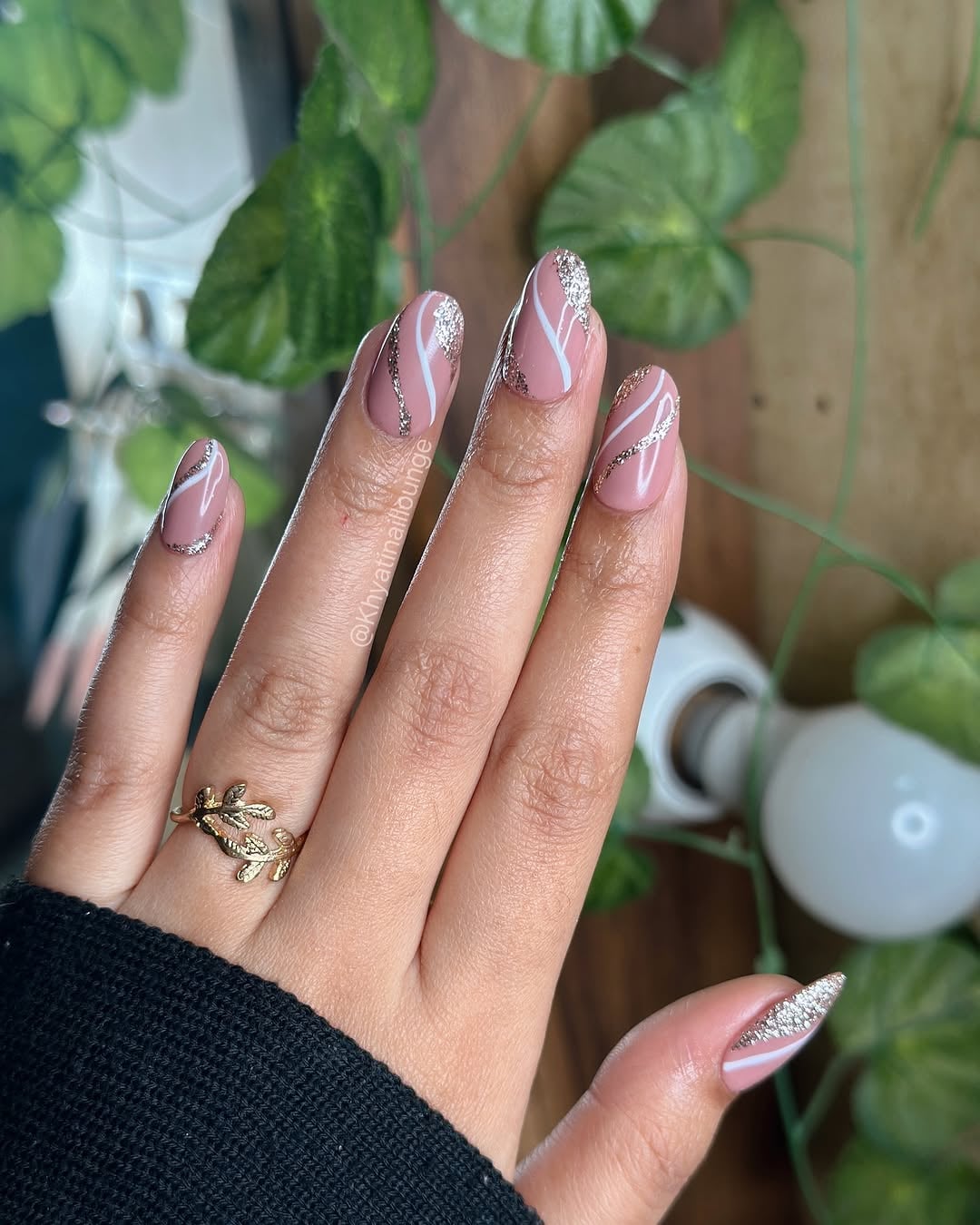 Unhas Postiças Autocolantes vs. Com Cola: Qual a Melhor Opção para Você?