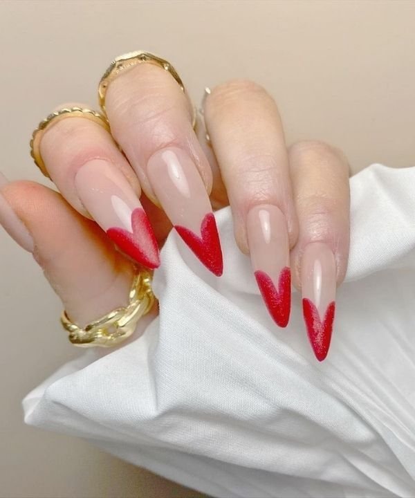 ideias de unhas stiletto decoradas para festas