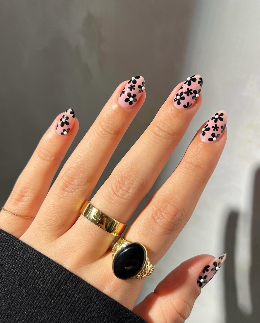 unhas amendoadas decoradas inspirações