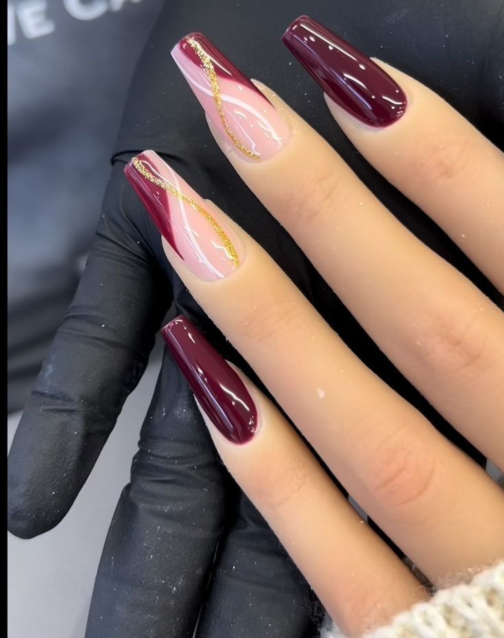 unhas vinho e nude