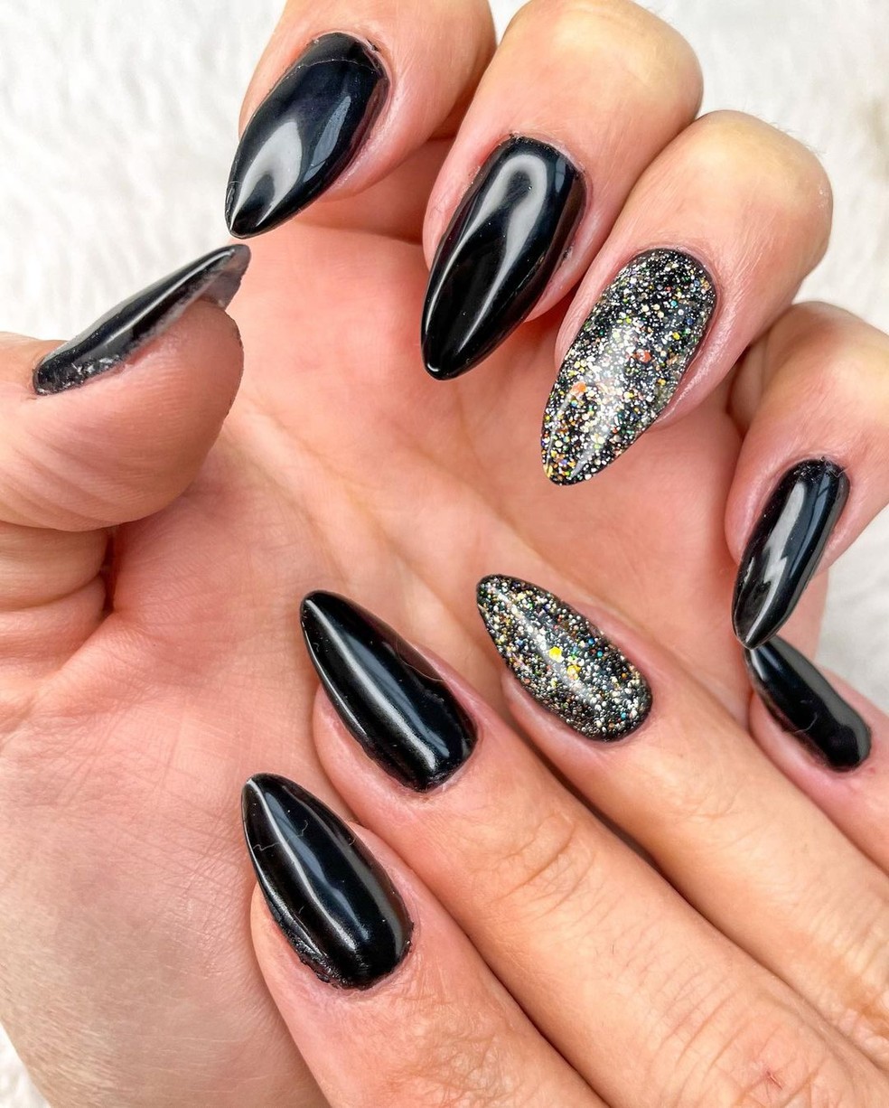 melhores ideias de unhas de fibra preta decoradas