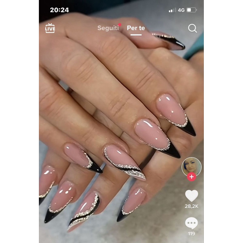 unha em gel preta decorada stiletto