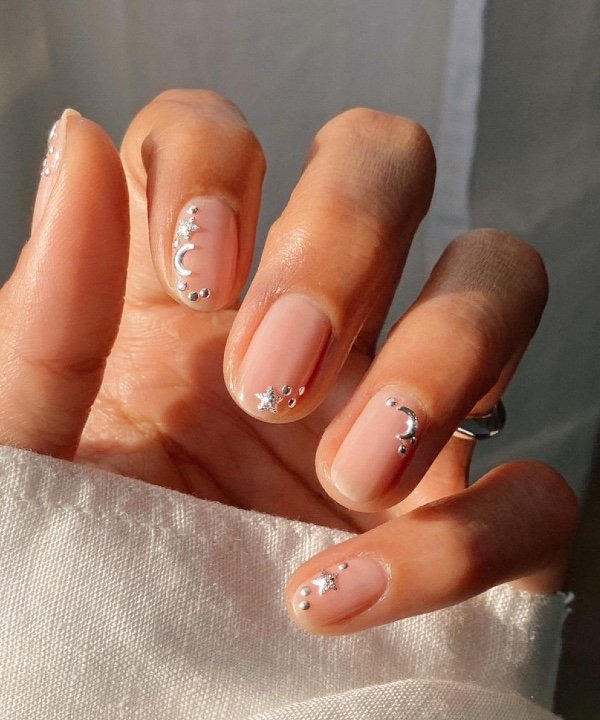 5 Ideias de Títulos para Posts sobre Unhas Redondas em 2026:
1. Unhas Redondas 2026: O Guia Completo das Tendências Minimalistas e Elegantes.
2. Descubra o Charme das Unhas Redondas: Estilos Modernos e Vantagens para o Dia a Dia.
3. Do Luxo Silencioso às Cores Vibrantes: As Apostas para Unhas de Gel Redondas em 2026.
4. Unhas Redondas: Por Que Este Formato é o Queridinho das Tendências de 2026?
5. Inspire-se: Modelos de Unhas Redondas para um Visual Sofisticado e Prático em 2026.