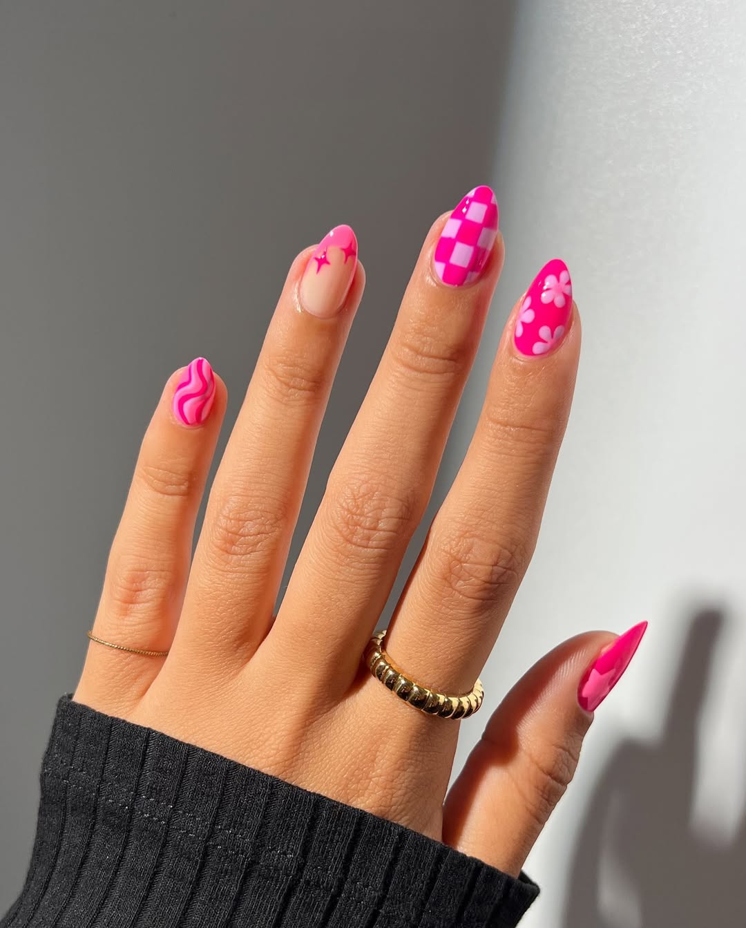 unhas em gel rosa para casamento