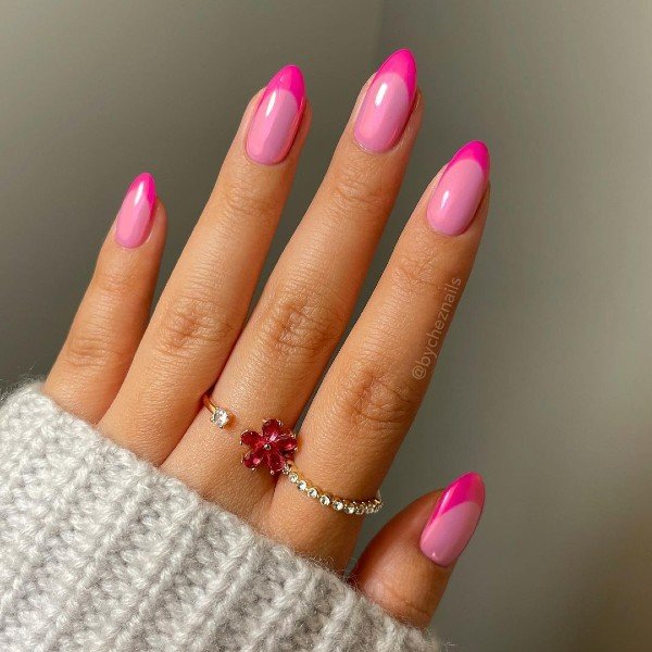unhas em gel rosa natural