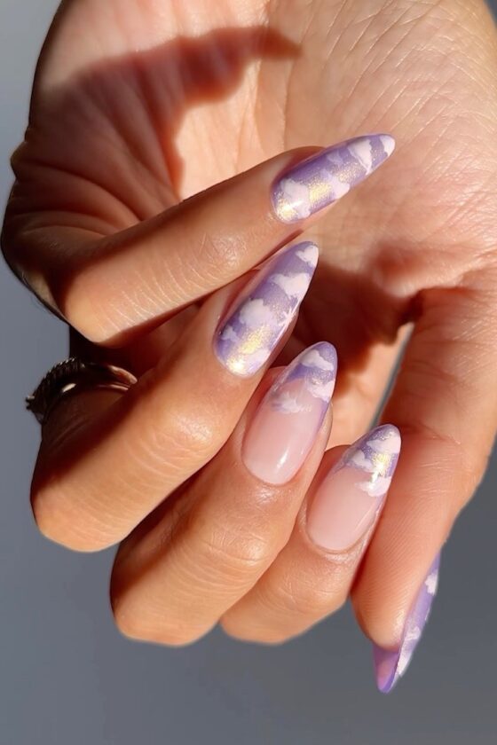 unhas em gel roxo com decoração