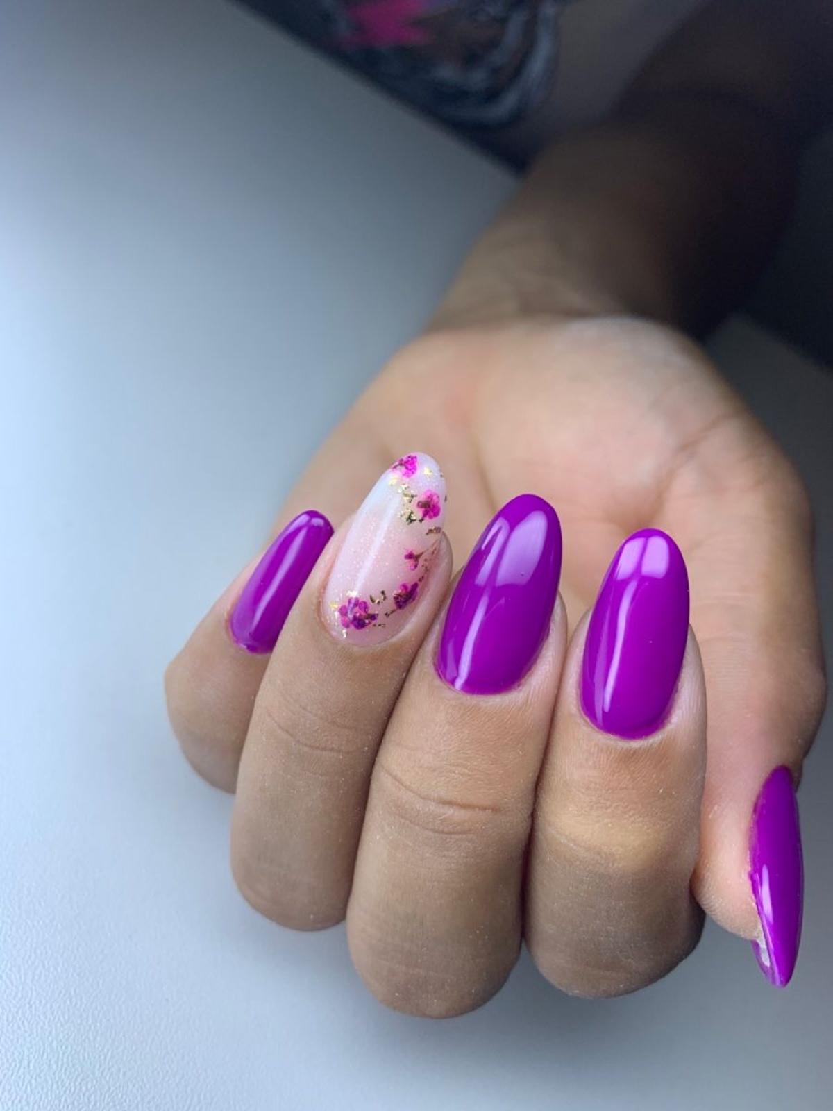 unhas em gel roxo para verão