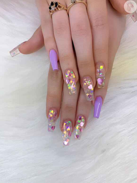 unha encapsulada com flores