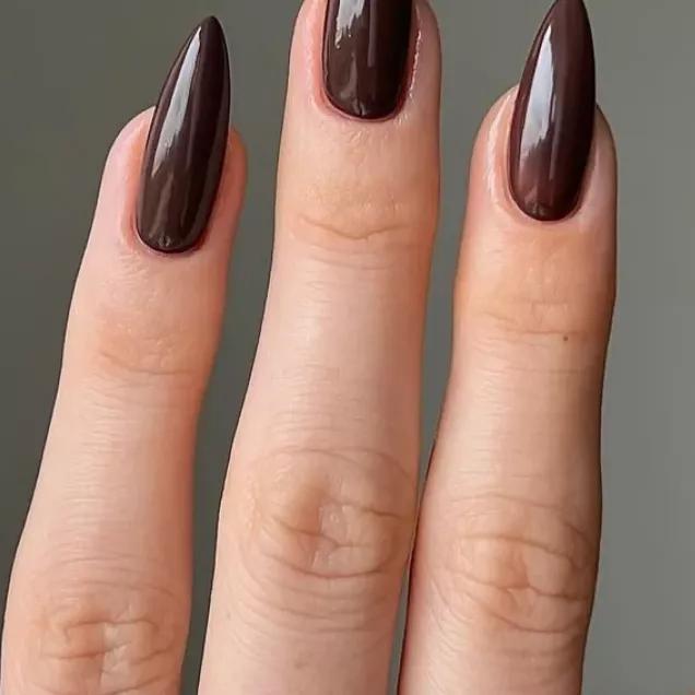 unhas marrom casco de tartaruga