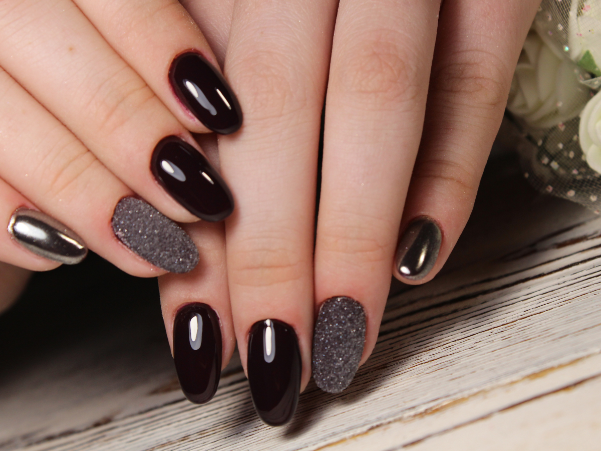unhas pretas simples