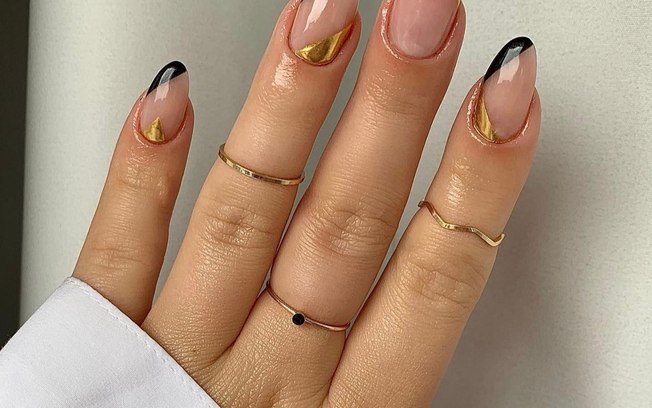 unhas pretas curtas decoradas