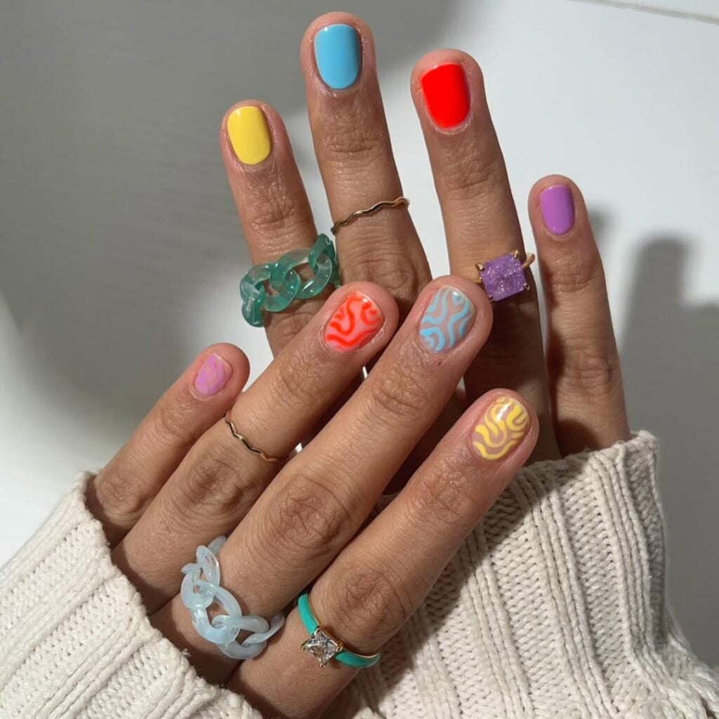 cores vibrantes unhas carnaval