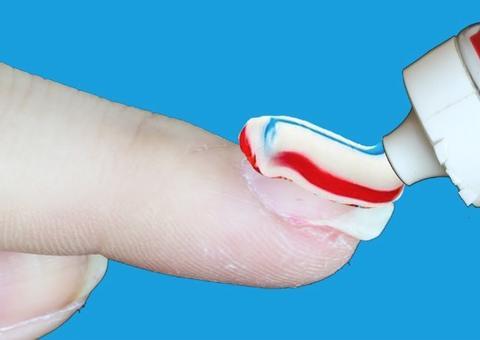 erros comuns ao remover esmalte sem acetona