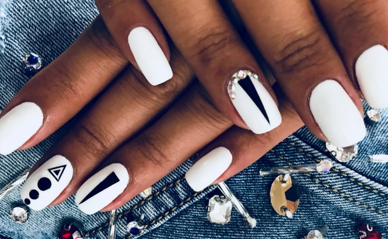 pinta branca na unha