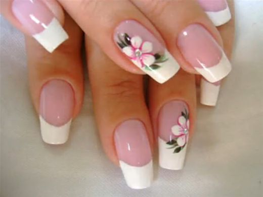 Unhas com efeito cromo