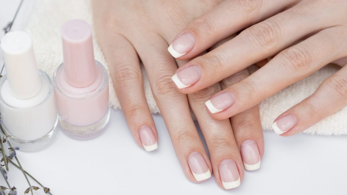 cirurgia com unhas de gel