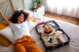 Bagagem de Mão vs. Despachada: Onde Levar Seu Alicate de Unha