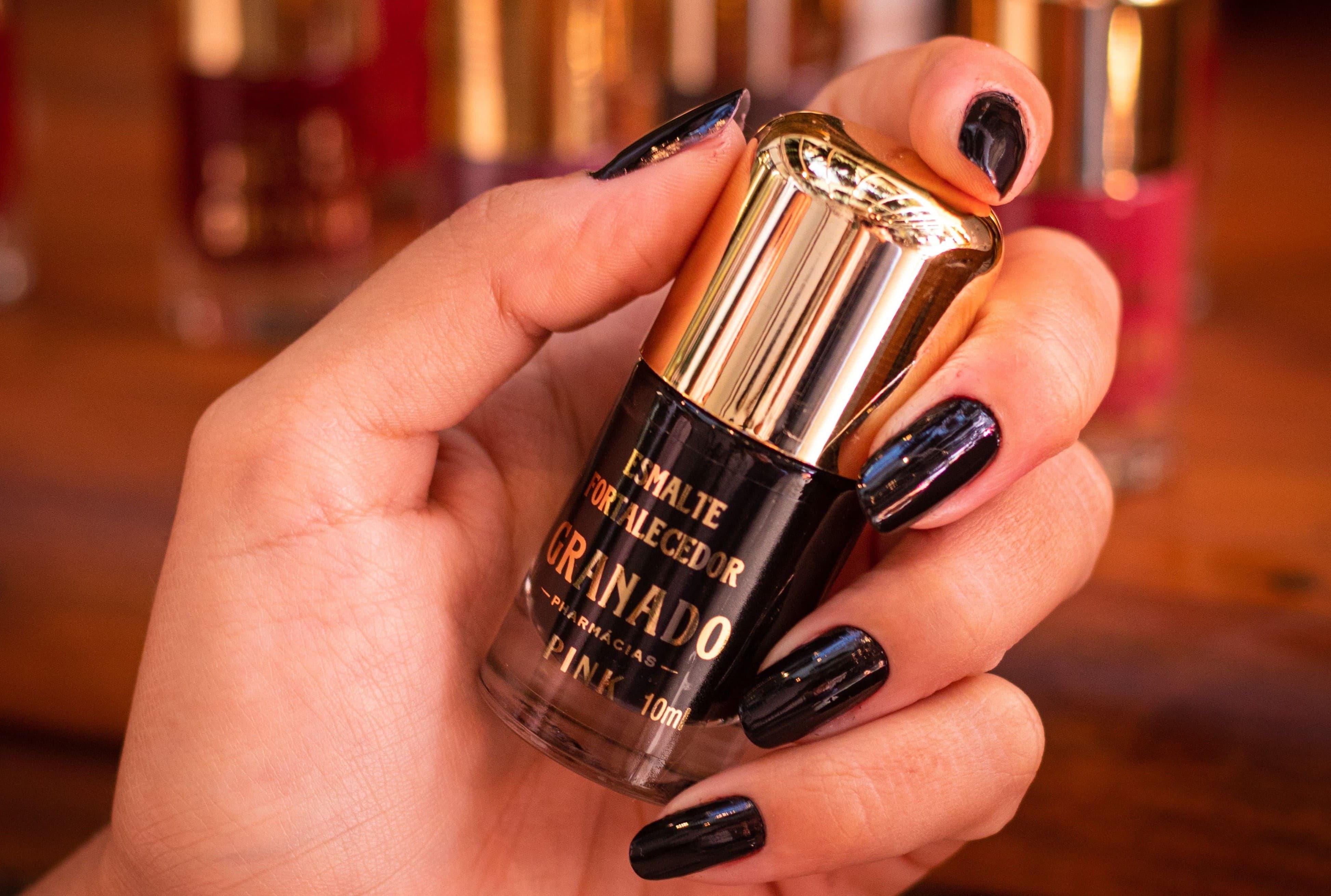 Alergia a acrilatos: Sintomas, causas e prevenção em procedimentos de unhas