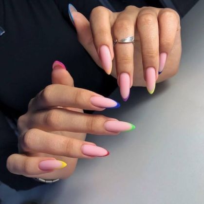 unhas brancas decoradas