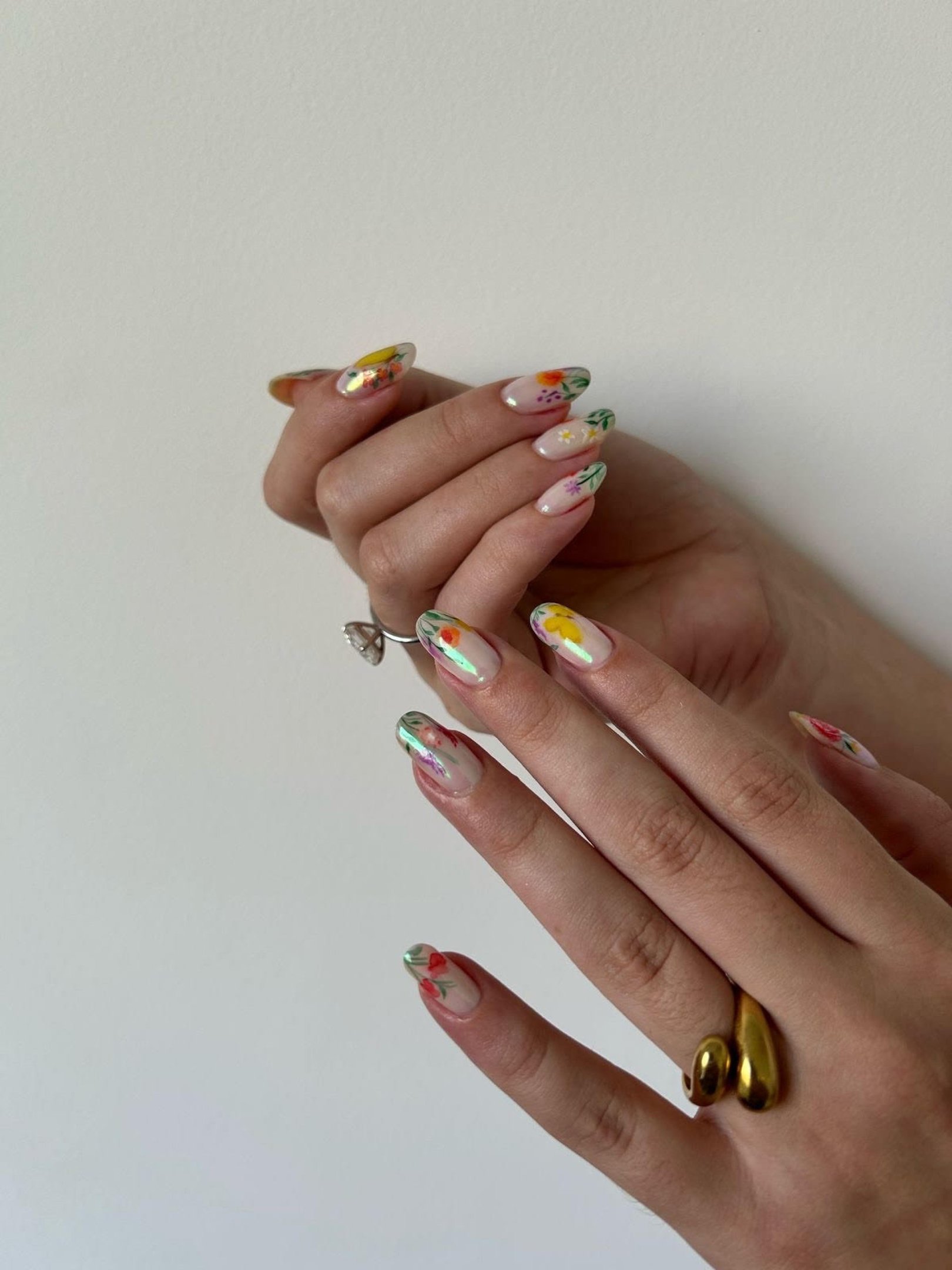 unhas com pedras