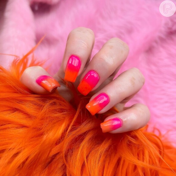 unhas amendoada decorada