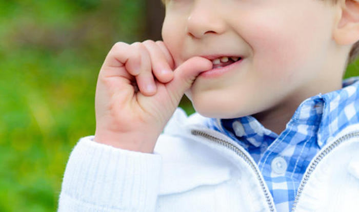 como fazer a criança parar de roer unha