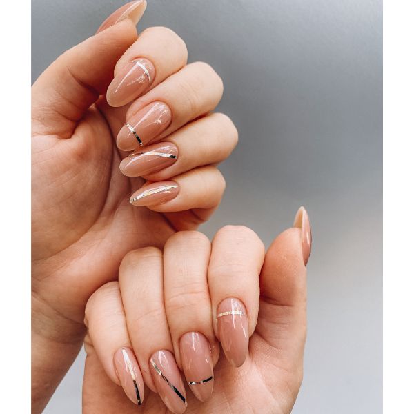 5 ideias de títulos:
1. Riscos nas Unhas: O Que Eles Podem Estar Dizendo Sobre Sua Saúde
2. Melanoníquia Estriada vs. Riscos Verticais: Entenda as Diferenças
3. Quando Procurar um Dermatologista por Alterações nas Unhas
4. Deficiências Nutricionais e Unhas: Sinais de Alerta que Você Não Pode Ignorar
5. Melanoma Ungueal: Sintomas e a Importância do Diagnóstico Precoce