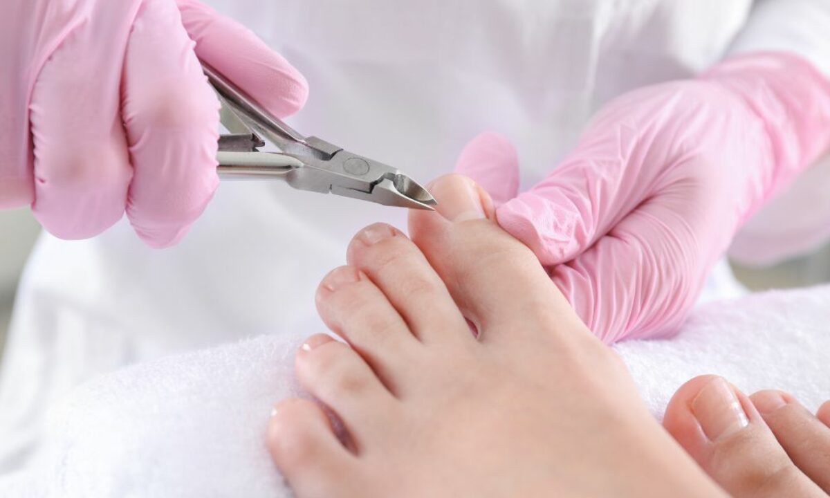 sonhar com unha caindo