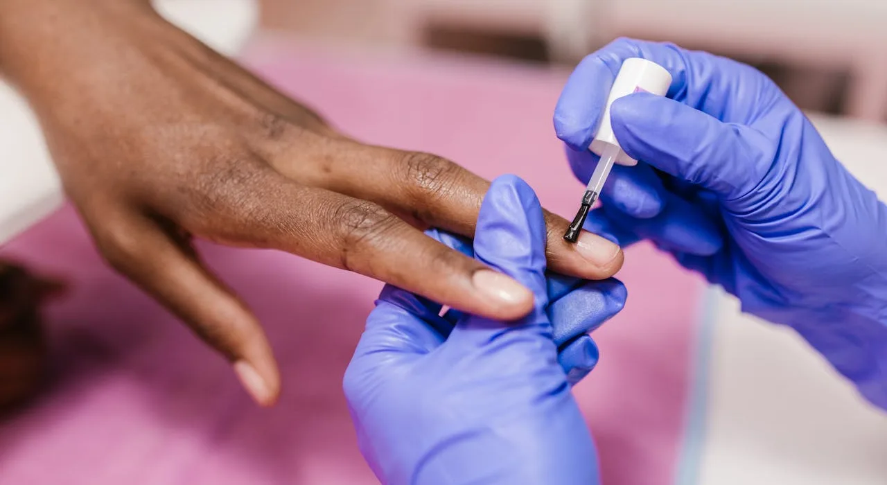 Desvendando o Mistério: O Que Significa Sonhar com Cortador de Unha?