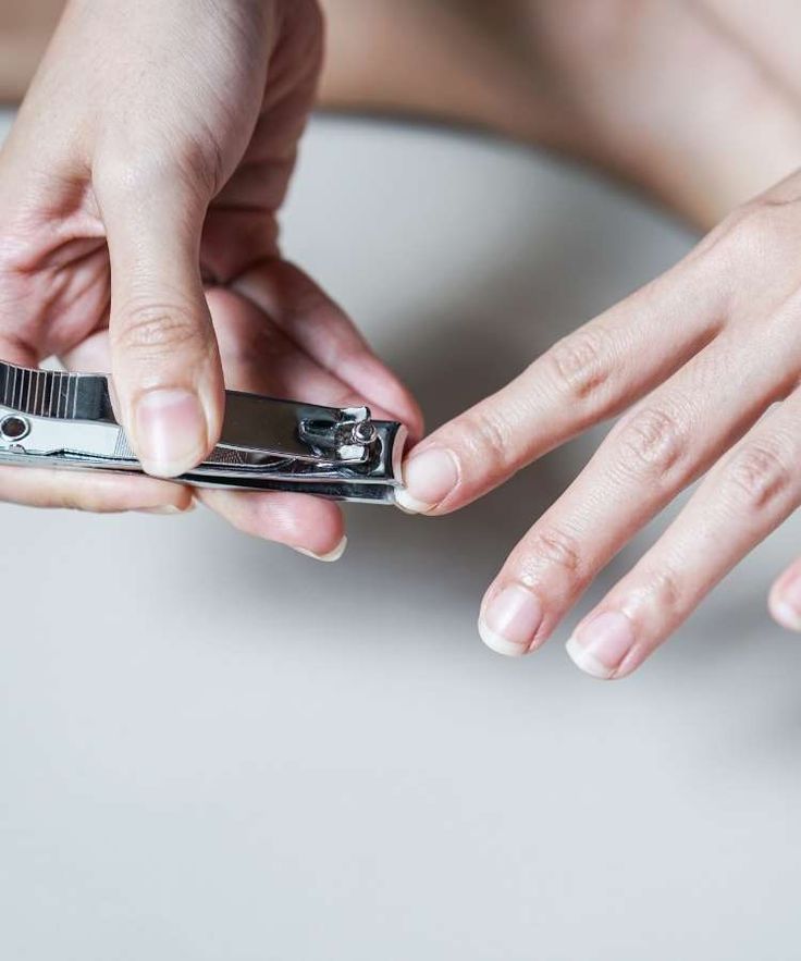 Sonhar com Unhas das Mãos ou Pés Sendo Cortadas: Qual a Diferença?