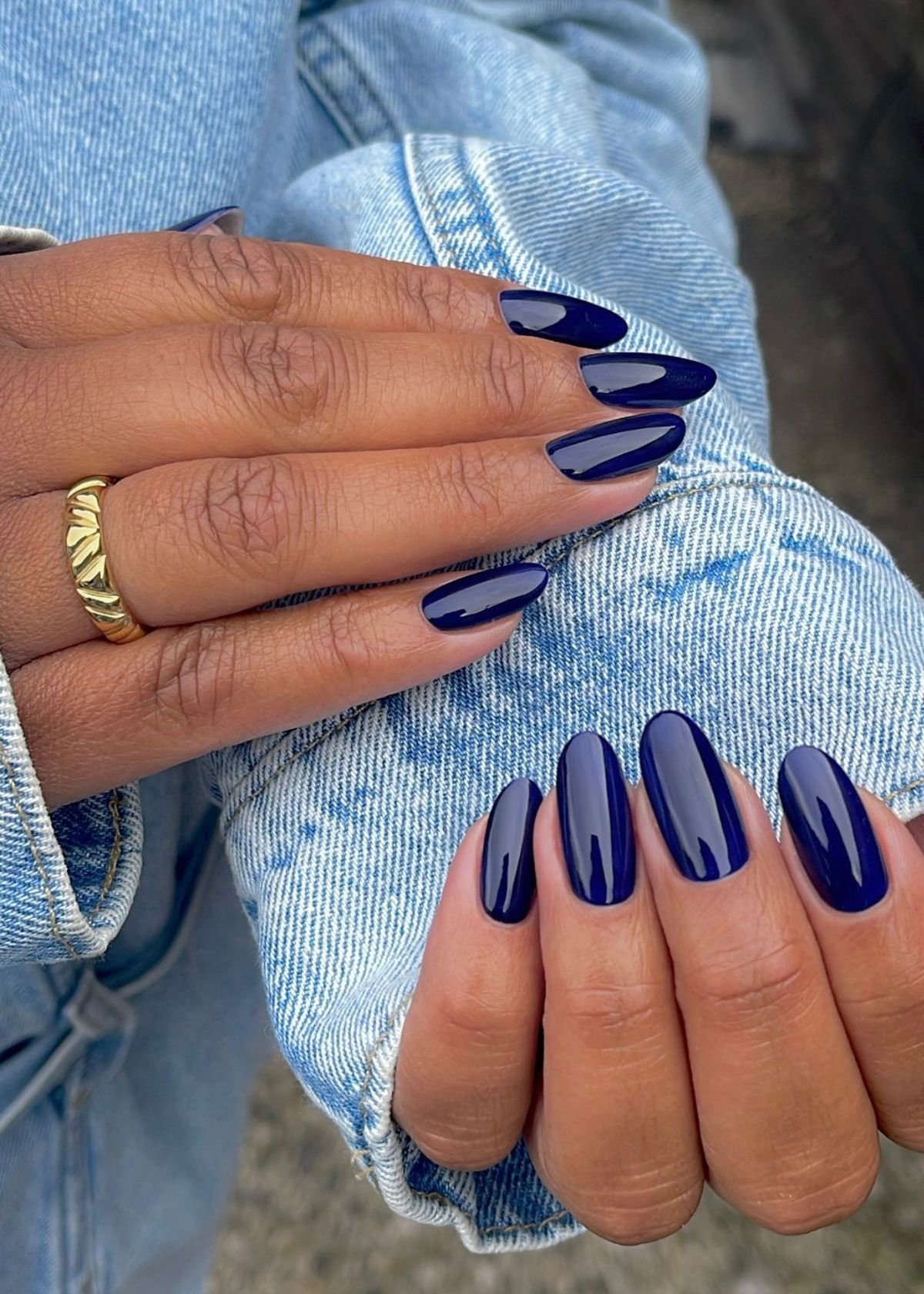 erros comuns ao fazer unhas almond azul