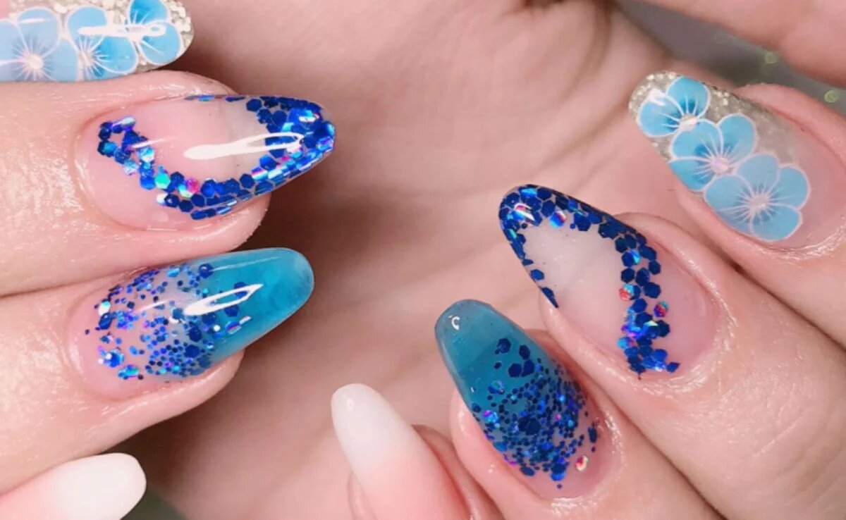 erros comuns ao fazer unhas almond azul