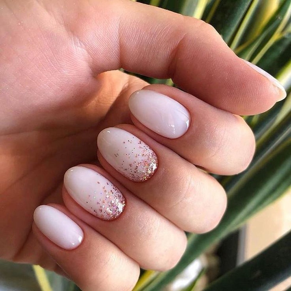 inspirações unhas almond curtas delicadas