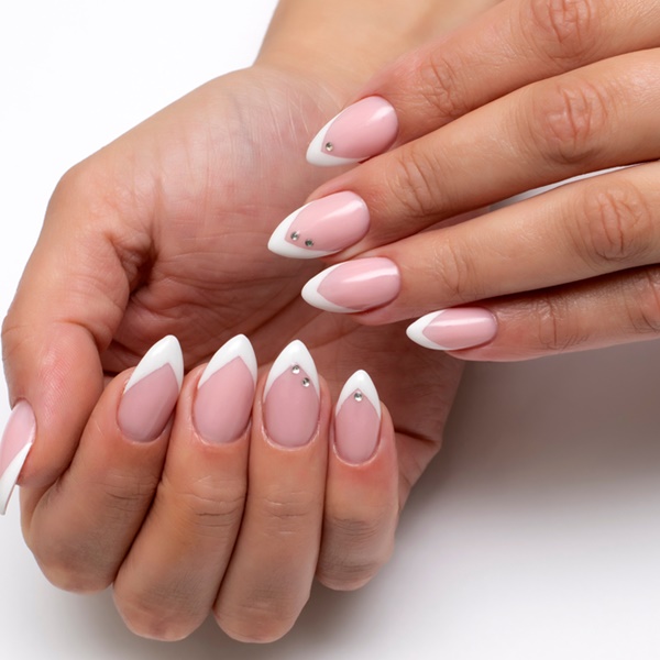 Francesinha em Unhas Almond: 10 Variações Modernas