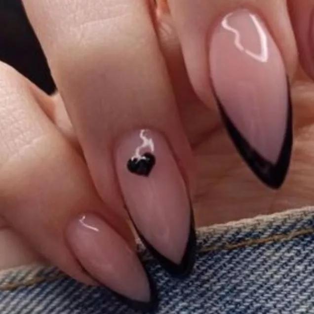 inspiração unha almond preta decorada