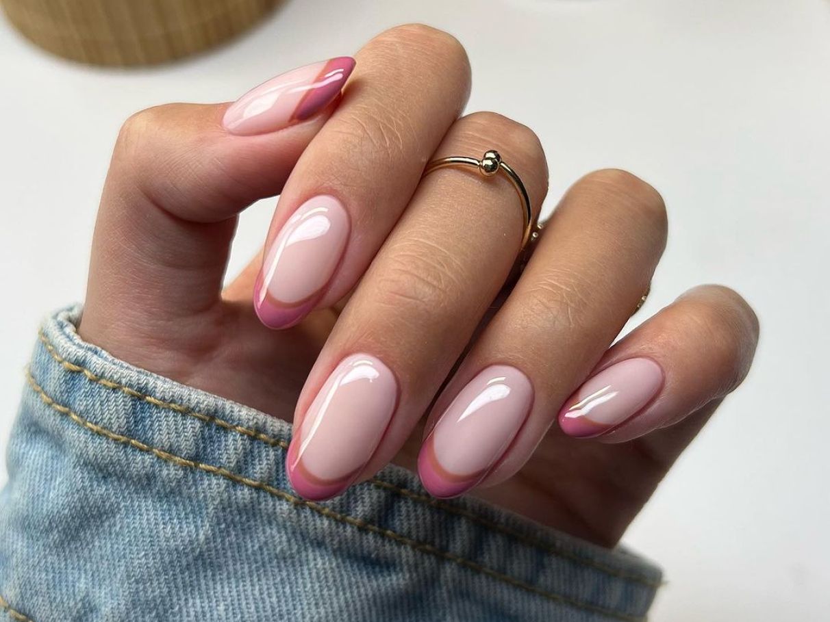 Unhas Almond com Francesinha: O Guia Completo de Estilos e Tendências; Francesinha Sorriso vs. Reversa: Qual Escolher para Suas Unhas Almond?; Inspirações de Francesinha Colorida e Minimalista para Unhas Amendoadas; Como Fazer Francesinha Perfeita em Unhas Almond: Dicas e Passo a Passo; Unhas Postiças Almond com Francesinha: Praticidade e Elegância em Casa