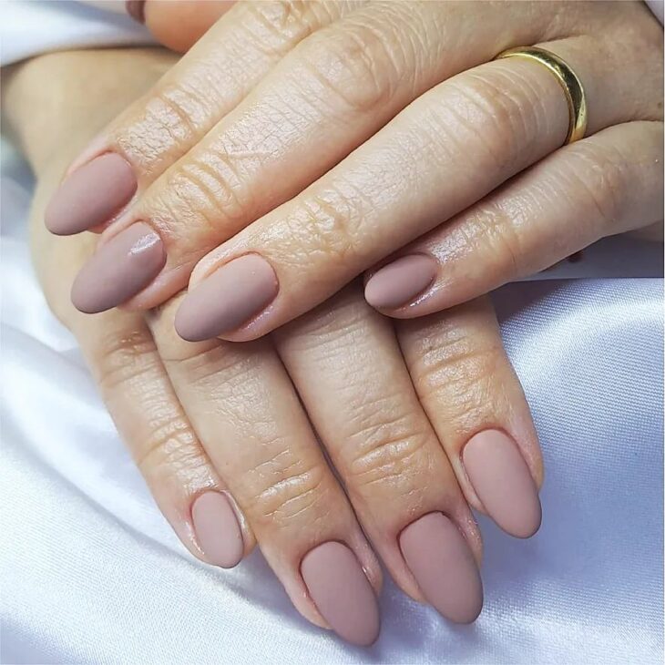 inspiração unhas almond nude para casamento
