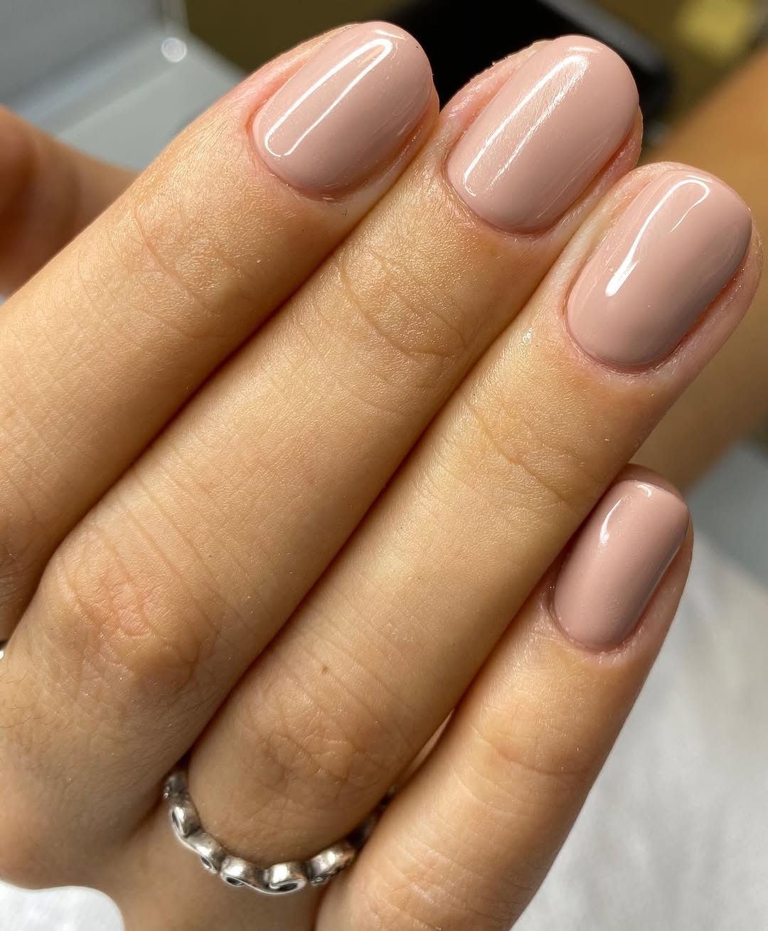 erros comuns ao fazer unhas almond nude em casa