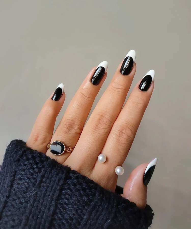 unha almond preta com glitter degradê