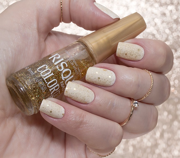 unha amarela pastel com glitter